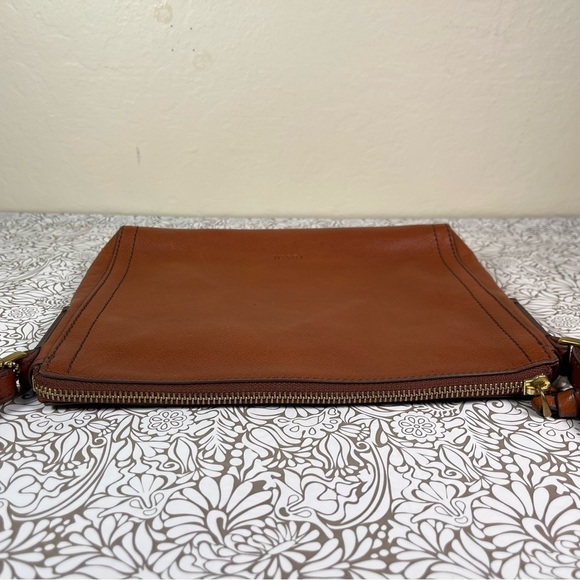 Fossil leather medium crossbody bag - Picture 7 of 13